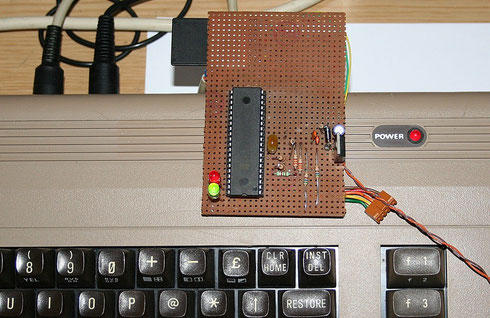 SD2IEC-Schaltung am C64 während eines Testlaufs