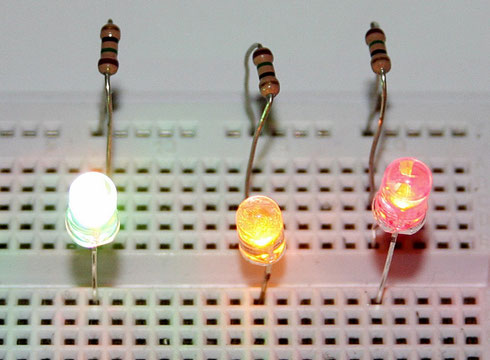 Verschiedene "Spezial-LEDs" in Aktion auf einem Steckboard